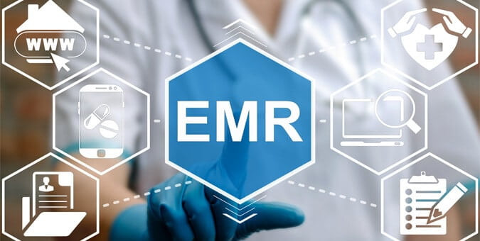 Costos reales de implementar un sistema EMR en una clínica privada